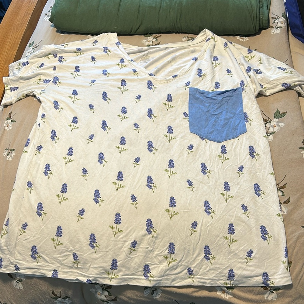 Kyte baby blue bonnet women’s shirt